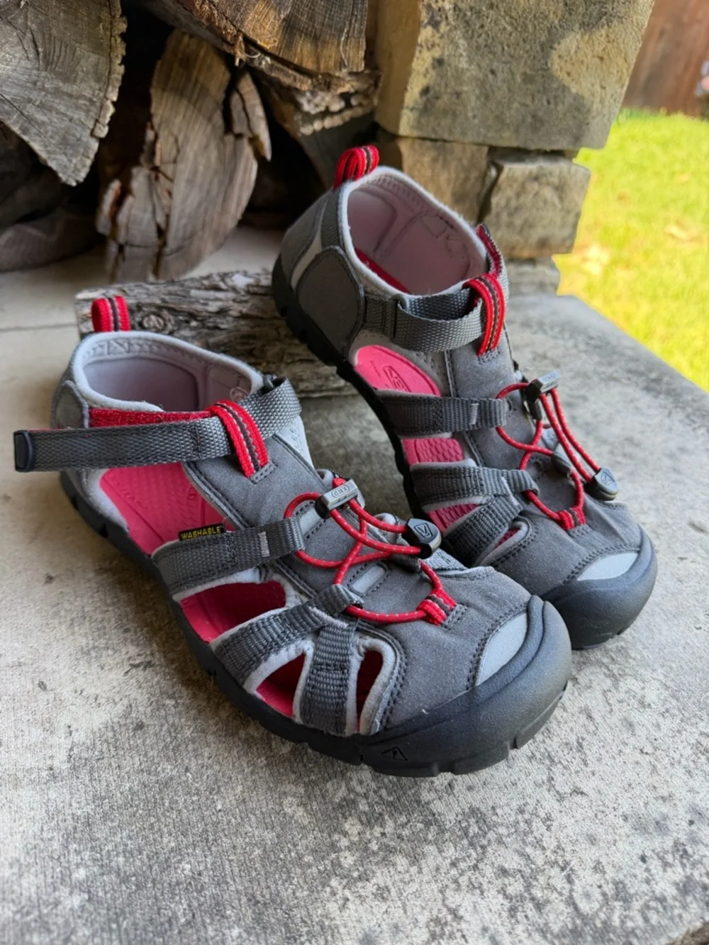Keen Kids Grey and Red‎ Closed-Toe Outdoor Shoe Sandals Sz-6. NWOB. R